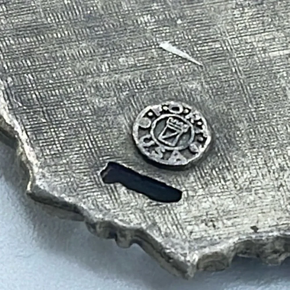 Vintage Chicago lake skyline scene keychain in pewter
